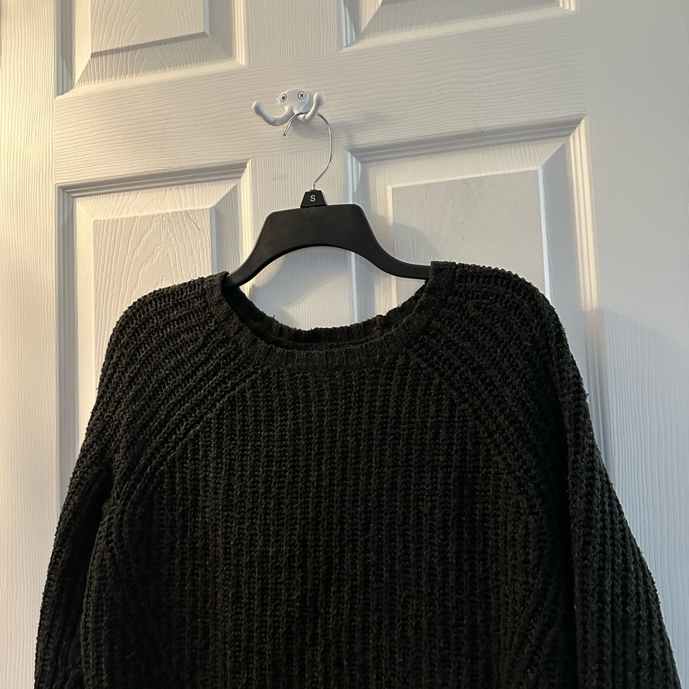 Green AE sweater - Picture 2 of 4
